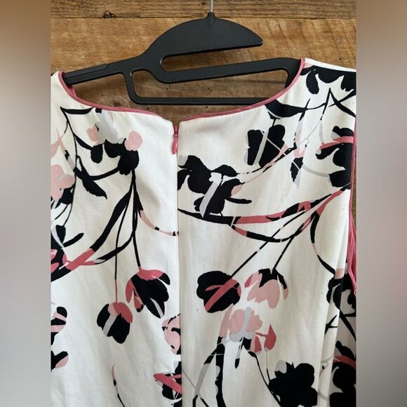 WHBM 570259114
SL Vnk Cotton Sateen FNF
COLOR
Ecru w Goddess Pink - Picture 9 of 16